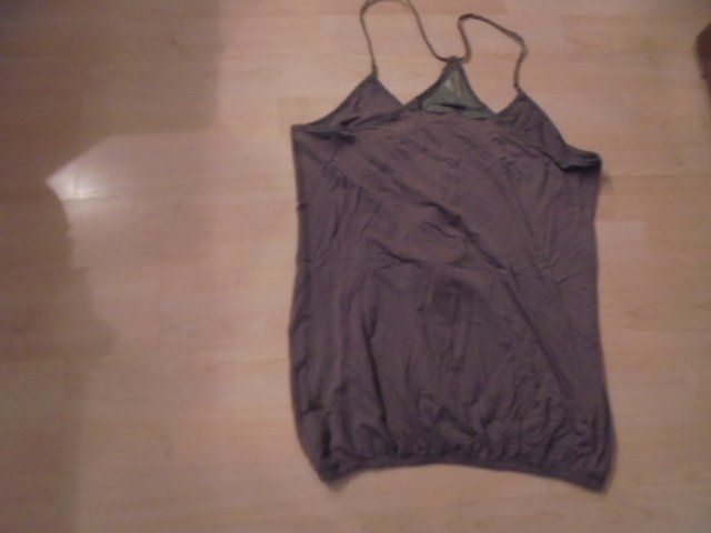 Tops: Top Olive mit Spitzen Gr. L NEU – Neu (gemäss Beschreibung) aus Hinwil von Glasperlen 2