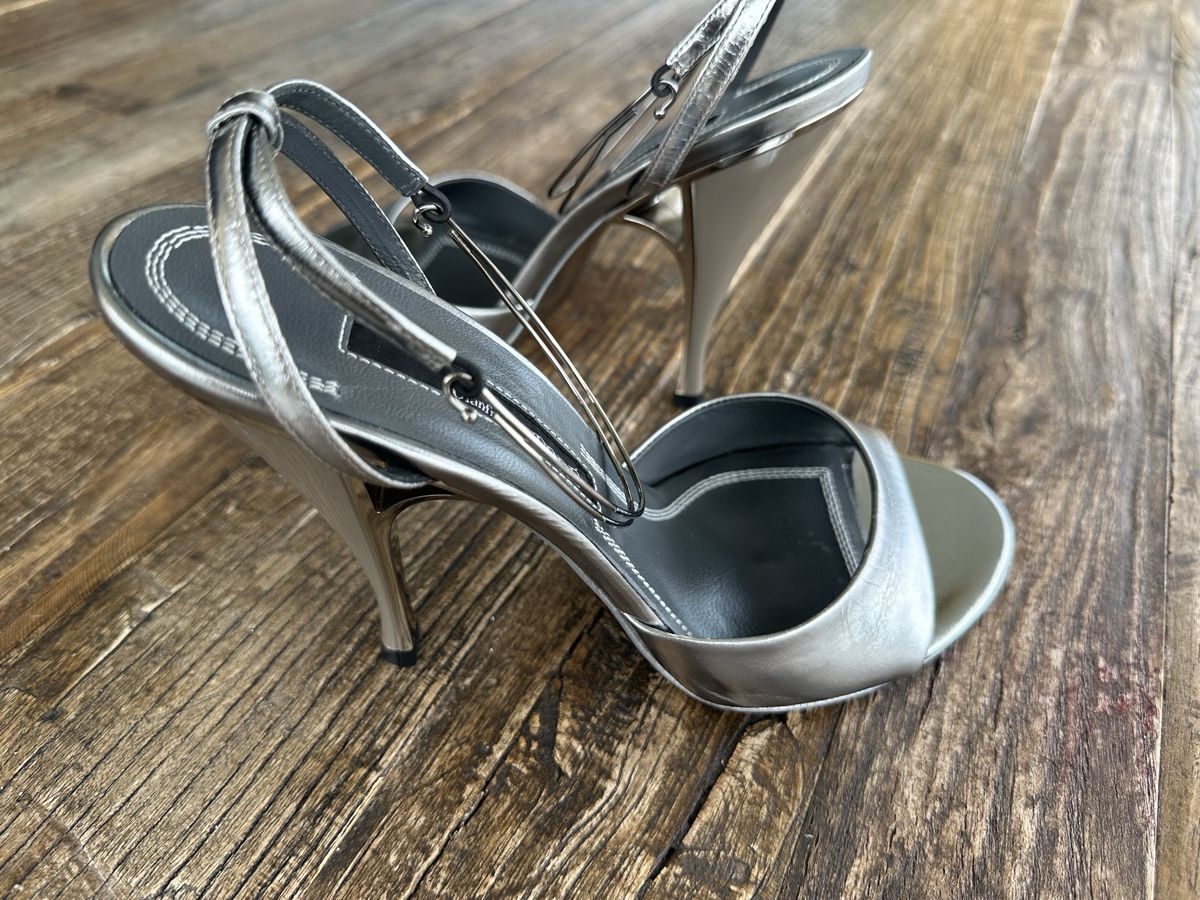 Damenschuhe: Gianfranco Ferré 39 neu silber 12cm – Neu (gemäss Beschreibung) aus Wollerau von NinaWollerau 1
