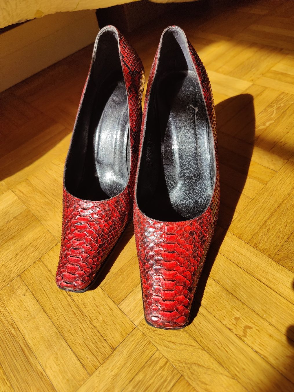 Damenschuhe: Vintage 90's Lorbac Red Python Leather Shoes Heels, Size 39 – Gebraucht aus La Tour-de-Peilz von dAutrefois 1