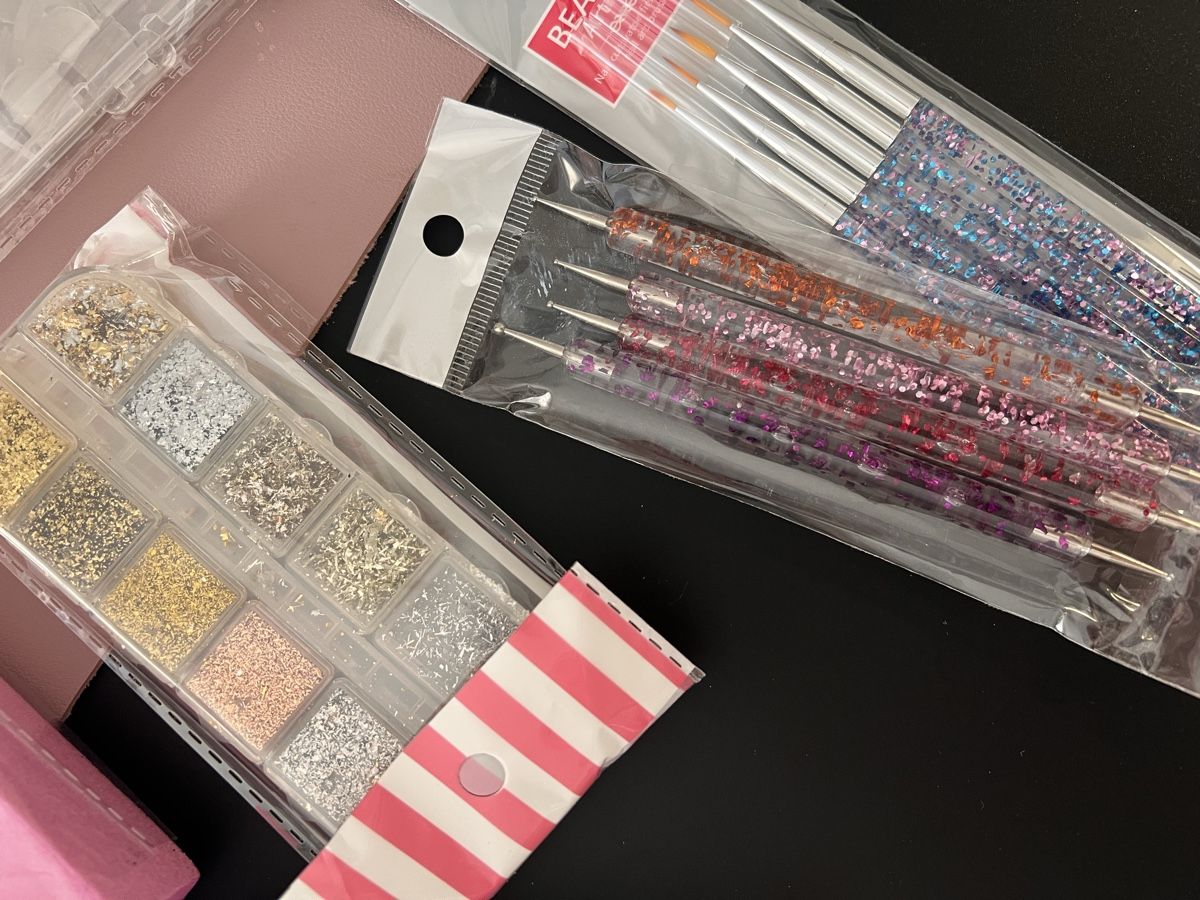 Smalto per unghie: Nageldesign Set, mit UV Lampe - Nagelstudio 💅 – Usato da Grenchen venduto da ika.nf 1
