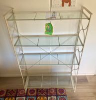 Minimalistisches Regal in Weiss mit 4 Glasbodenetagen