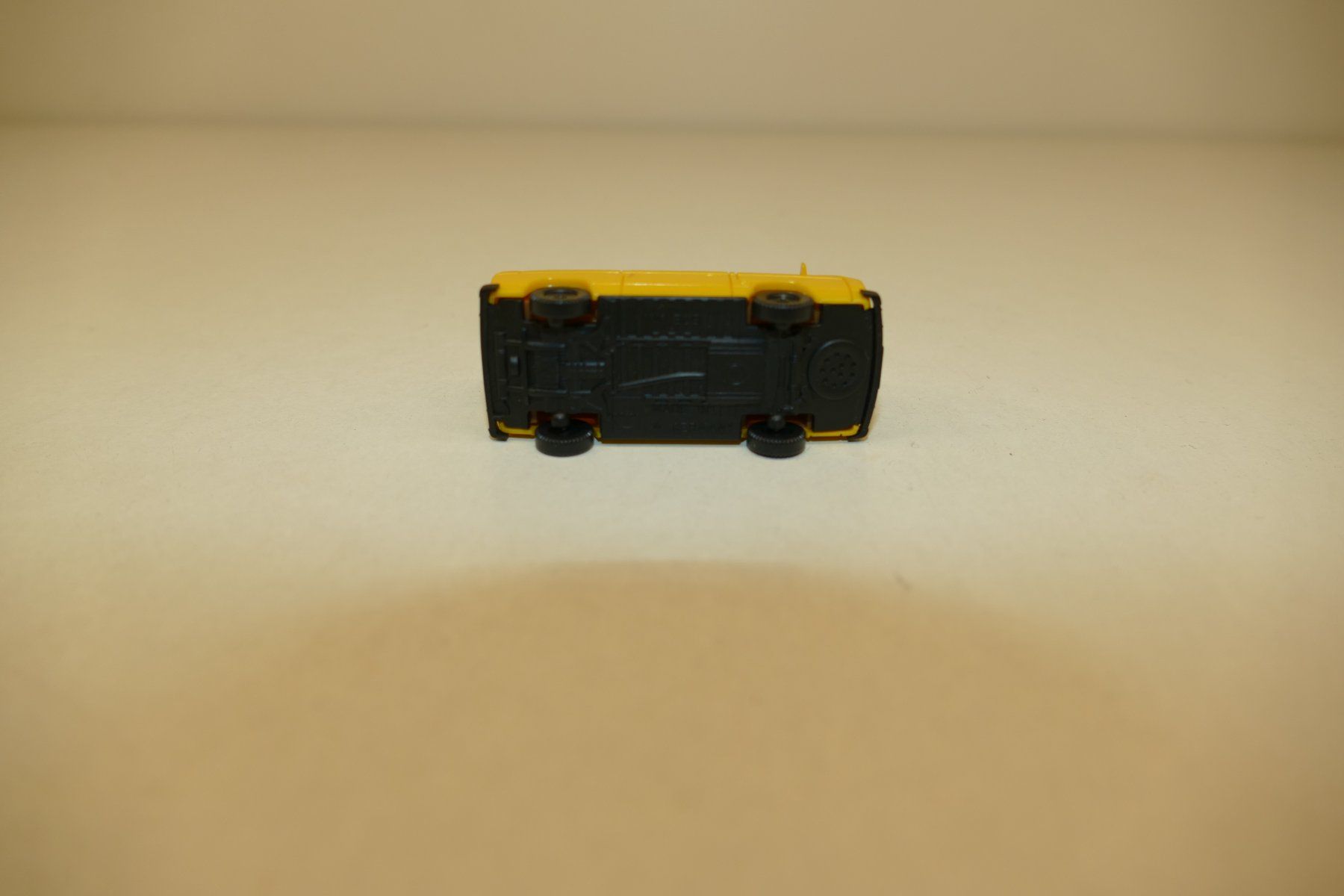 Herpa Modellini d'auto: Herpa 1:87: VW Bus gelb – Usato da Niederhasli venduto da Flash32 5