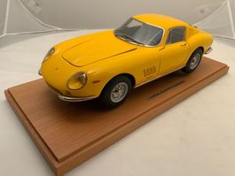 FERRARI 275 GTB/4 im Massstab 1:14