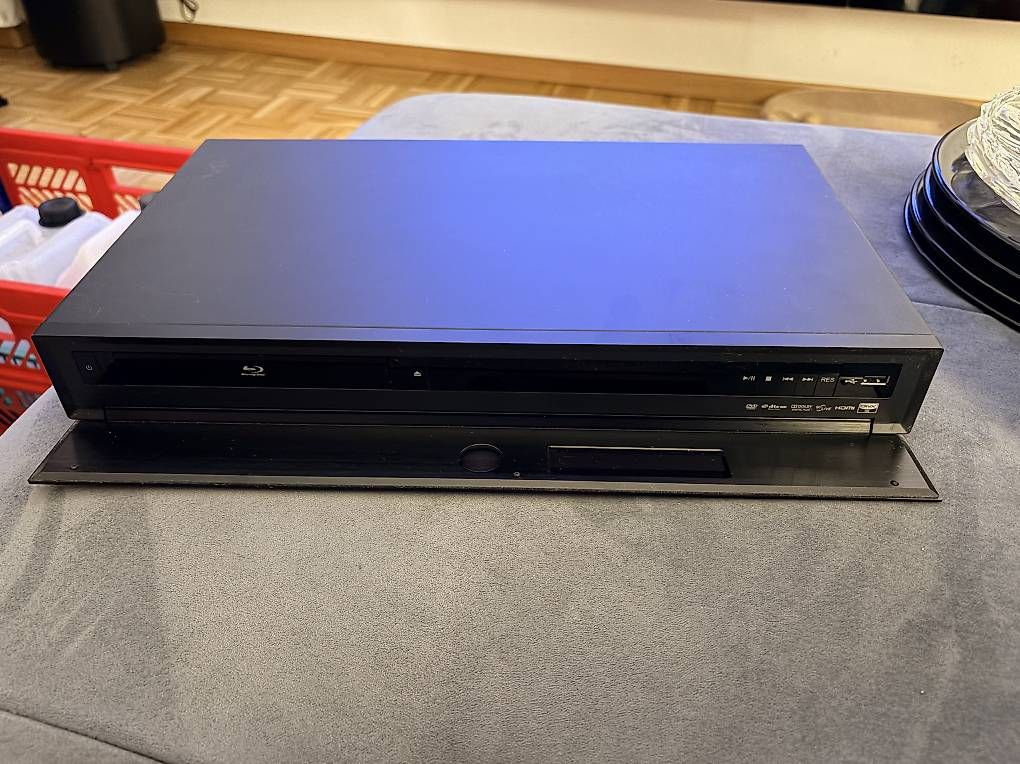 Sistemi audio & multimediali: Loewe BluTechVision Interactive Blu-ray Player 69510 – Usato da Nidau venduto da Kali_23 1