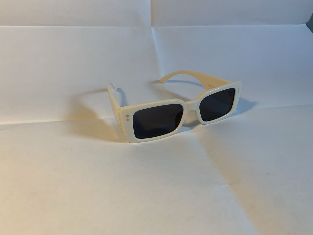 Lunettes & Verres: Weisse Sonnenbrille – D'occasion à zürich par Jakoban 1