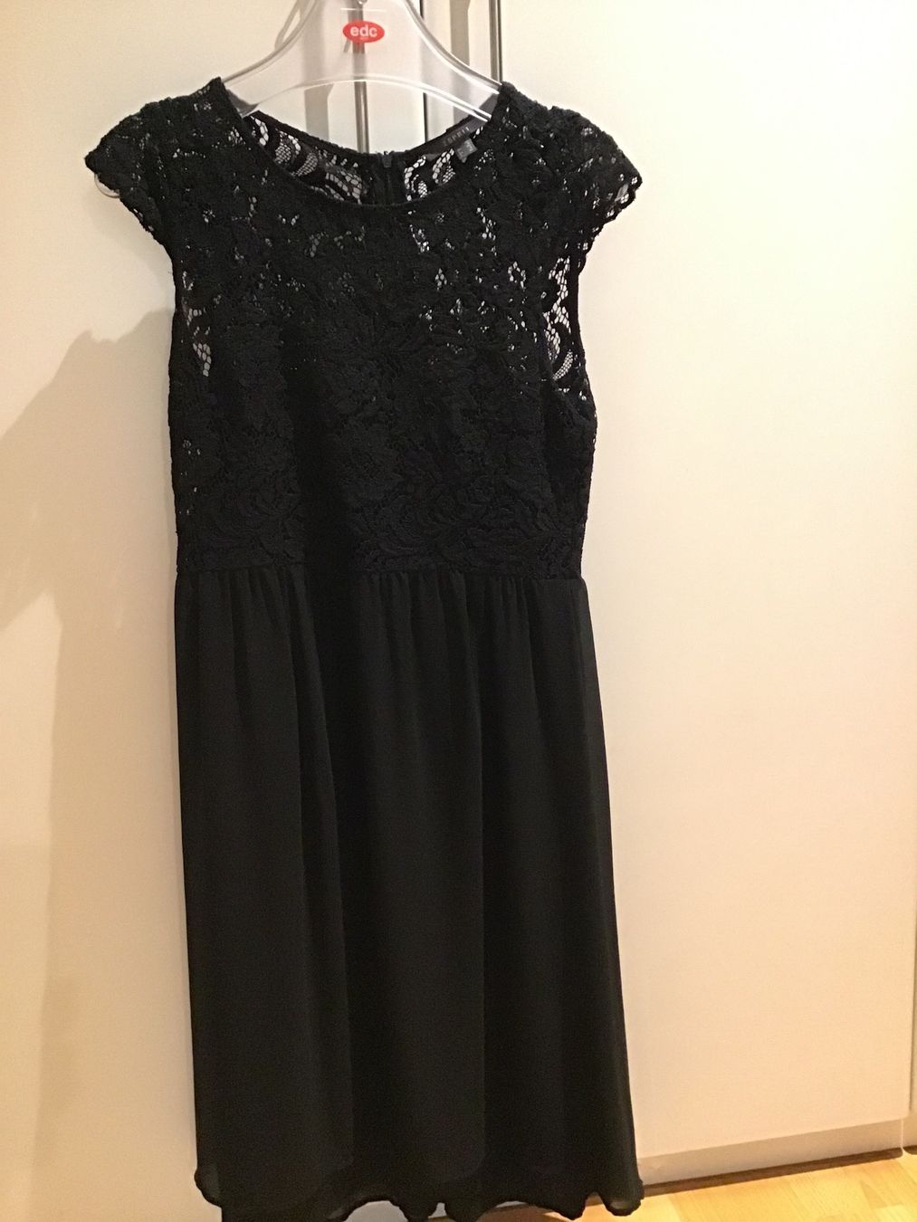 Esprit Vestiti: Hübsches Festkleidung, ESPRIT, Gr.34 NEU – Nuovo (secondo la descrizione) da Ebikon venduto da Squizi