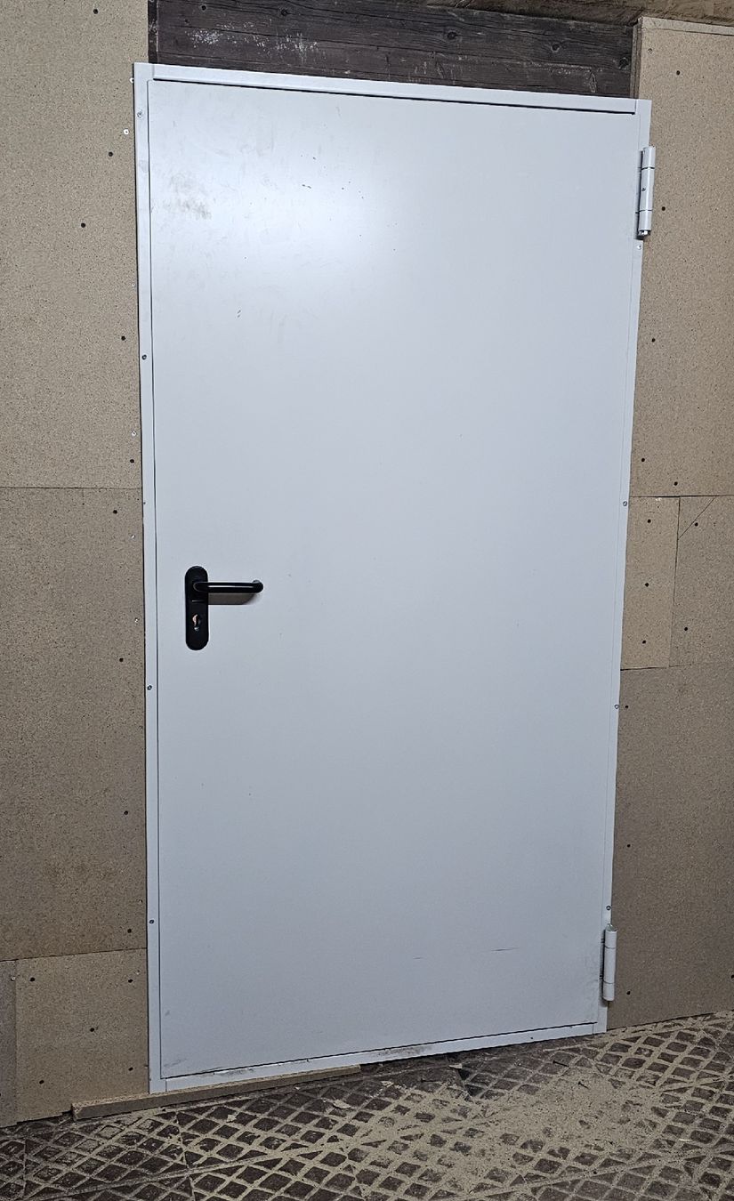 Porte: Stahltür inkl. Zarge – Usato da Etzgen venduto da juj_b678