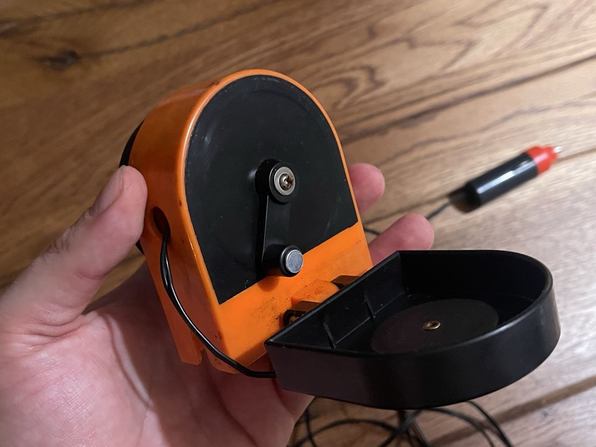 Lampen: Taschenlampe orange mit Zigarettenanzünderstecker vintage – Gebraucht aus Zuerich von Dorsi 4