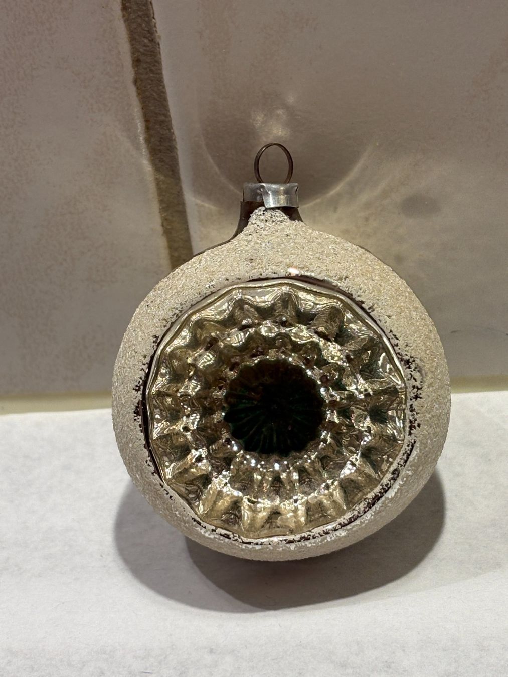 Tutte le decorazioni: Antike, kleine Reflex-Weihnachtskugel, silberfarben mit grün – Usato da Gossau/ZH venduto da amazonas66 1