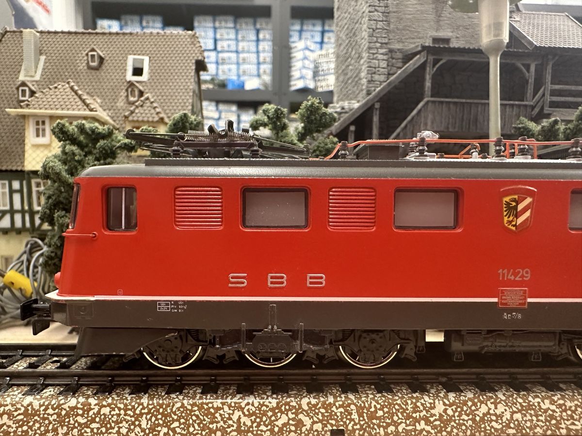 Märklin Modellini di ferrovie: Märklin 3332 SBB Ae 6/6 Altdorf – Usato da Lupsingen venduto da New-Haven 1