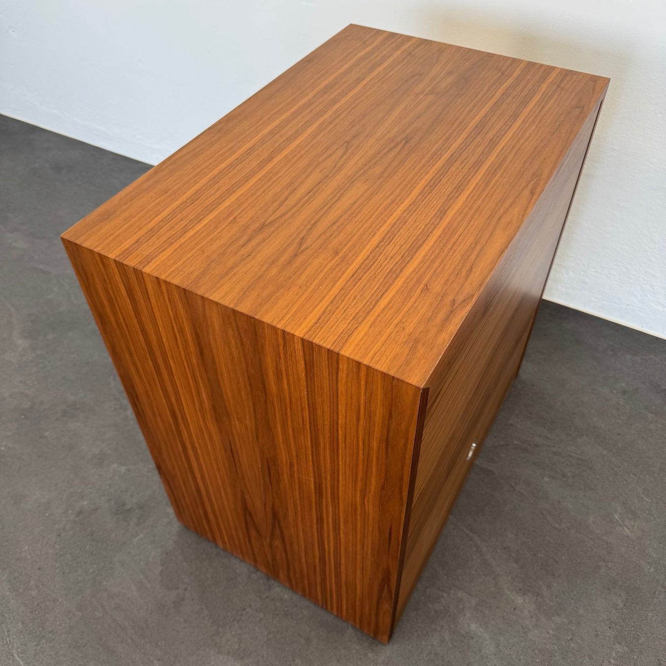 Armadi: Top Design Exclusiv Sideboard 760mm breit - Nussbaum – Usato da Schönenwerd venduto da mcofficeshop 4