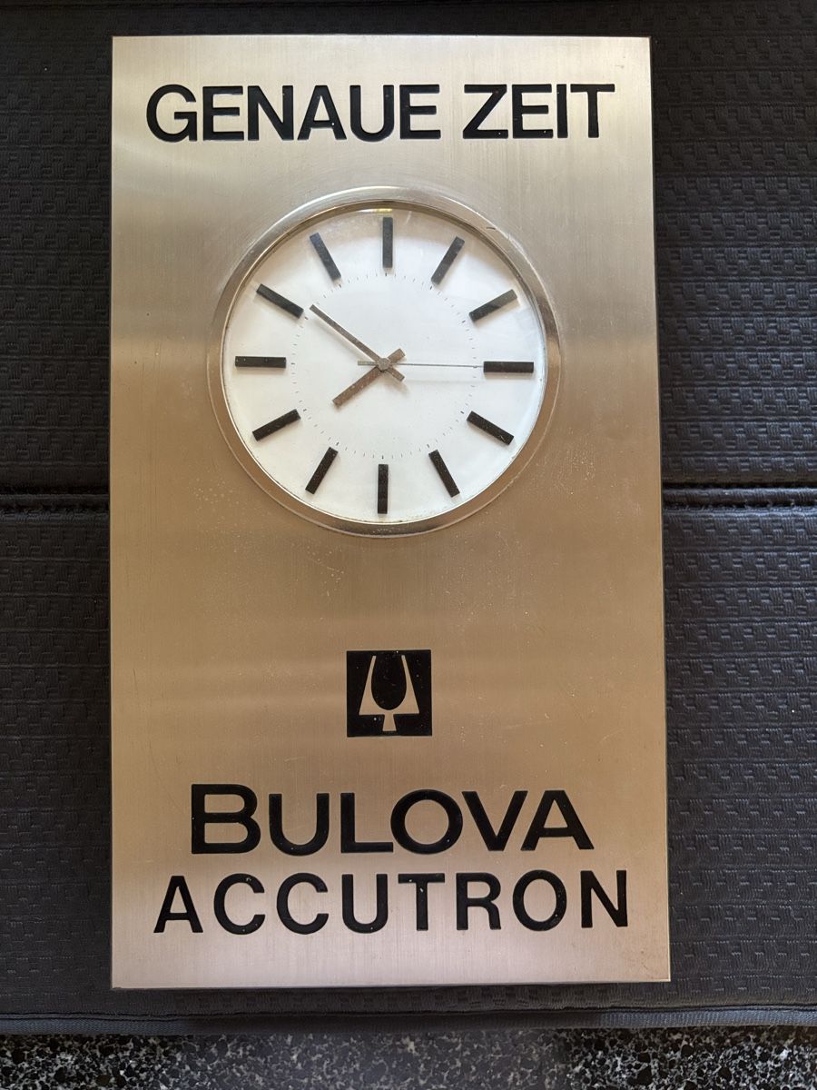 Bulova Montres: Bulova Accutron Genaue Zeit – Défectueux à Rüti b. Büren par CenicAG