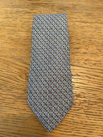 Cravate Hermès à petits motifs bleue claire 