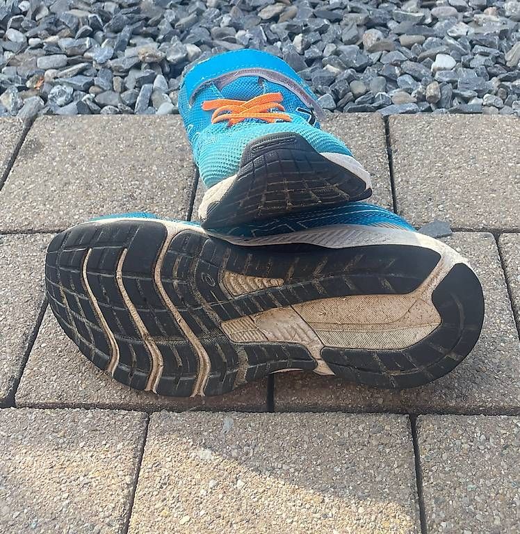 Scarpe per ragazzi: Kinder Asics-Joggingschuhe – Usato da Lenk im Simmental venduto da antoniawanda