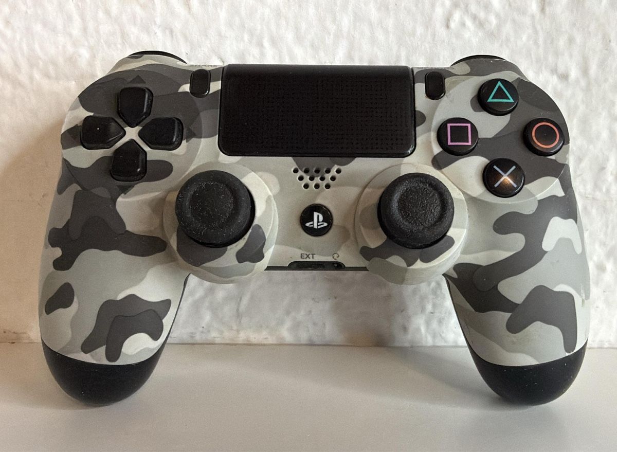 Sony Controller: Playstation 4 Controller - Camouflage 🎮 – Gebraucht aus Ehrendingen von bubulence
