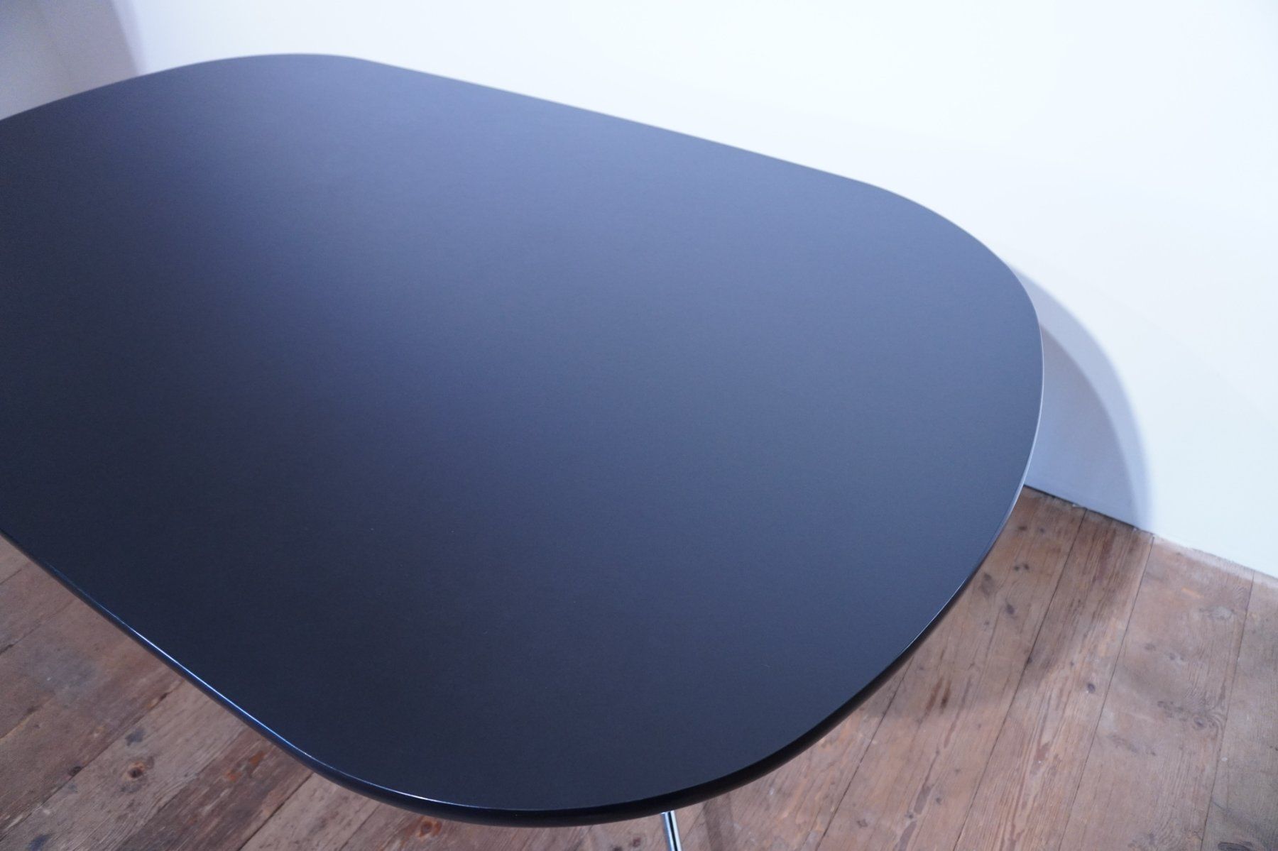 Vitra Tische: Vitra Eames Segmented Table Linoleum schwarz 185x105 cm – Gebraucht aus Bad Zurzach von QLASSIQ 5