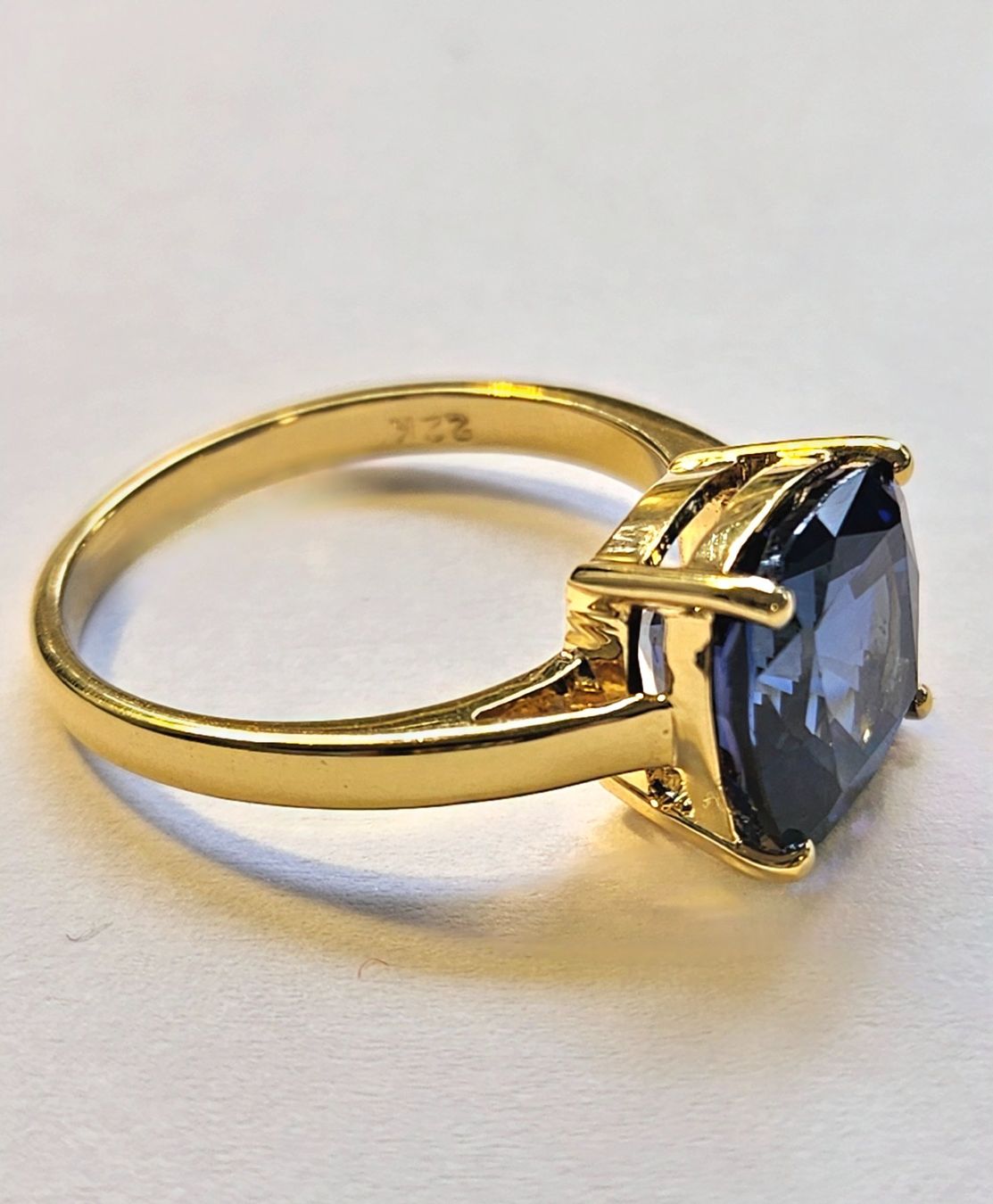 Anelli: Goldring mit grossem, blauem Safir – Nuovo e nell'imballaggio originale da Zürich venduto da adriben 9