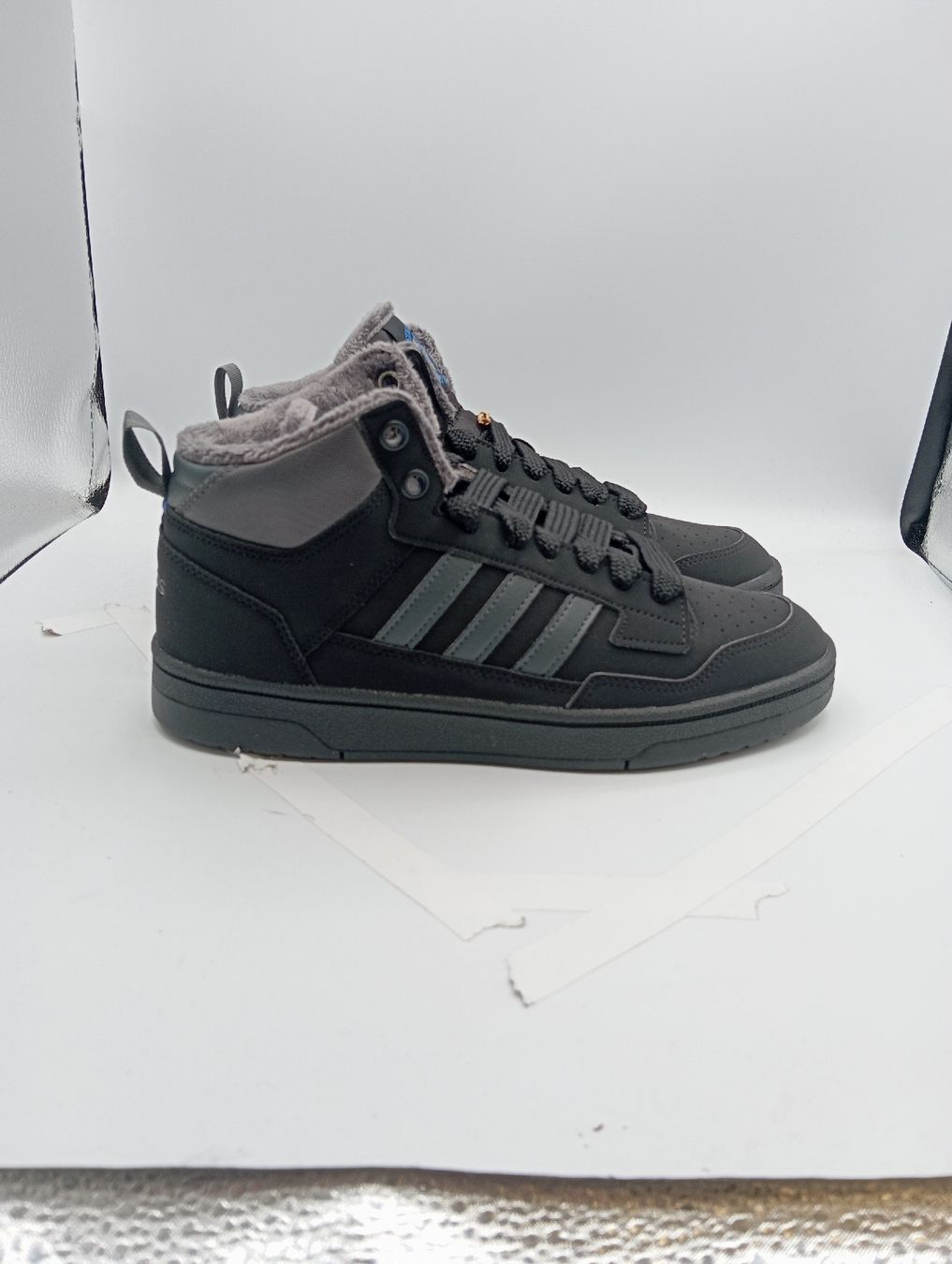 Adidas Scarpe per ragazzi: Adidas Rapid Court Mid J Winter (EU40) – Nuovo e nell'imballaggio originale da Schaffhausen venduto da outlez