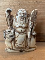 Netsuke, Mönch mit Tempelhund