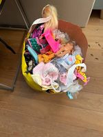 Barbie und Puppenkleidung
