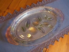 schöne,ovale Glasschale mit Zitronendeko