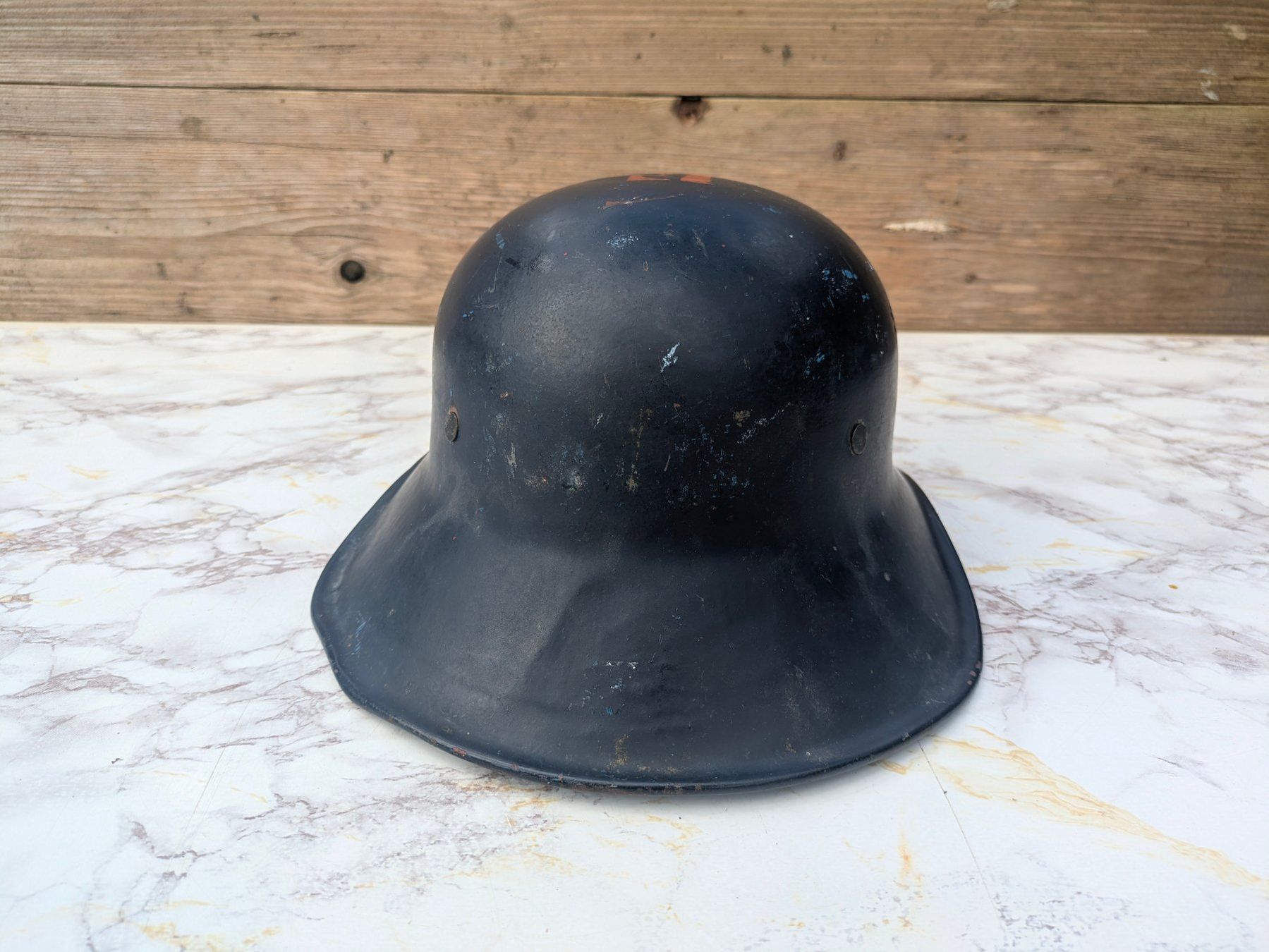 Uniformi & Effetti personali: Luftschutz Stahlhelm M44 "Gladiator" 1-Teilig – Usato da Buttisholz venduto da ArmeeShopCH 3