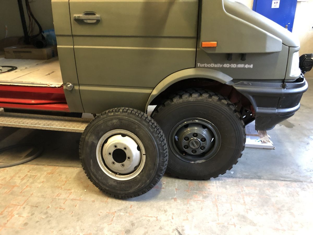 Iveco Camping Fahrzeuge: Iveco Turbo Daily 40-10 4x4 – Gebraucht aus Flums von cla_7lyn 9