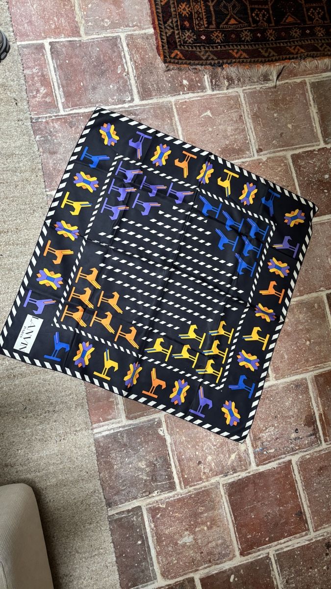 Lanvin Foulard & Sciarpe: Lanvin Paris Seidenfoulard grafisch – Usato da Bern venduto da kue_db29