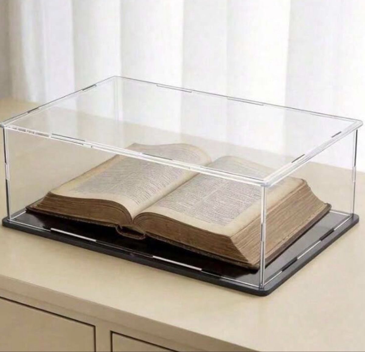 Vetrine: Display Case Acrylic with Black Base - 36x31x15cm - New – Nuovo e nell'imballaggio originale da Wallbach venduto da Nenex