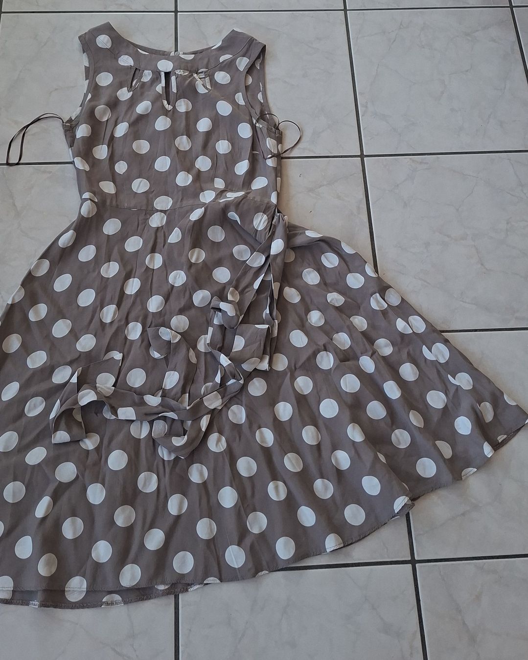 Vestiti: Robe à pois sans manches taille xs   – Usato da rolle venduto da GG31