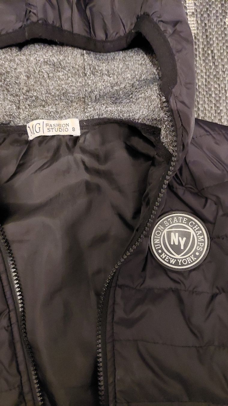 Jacken & Mäntel: Jacke mit Kapuze Grösse 8 Jährig – Gebraucht aus Egolzwil von mobiledeluxe 1