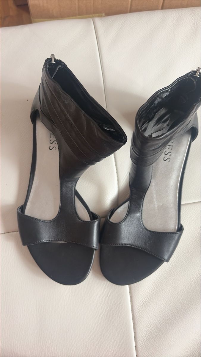 Guess Scarpe da donna: Guess – Nuovo (secondo la descrizione) da Pully venduto da Kalissa