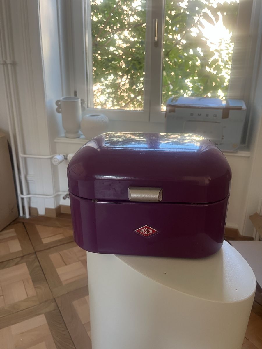 Contenitori & Simili: Wesco Bread Box Purple Metal Good Condition – Usato da Zürich venduto da mar_6dsq 1