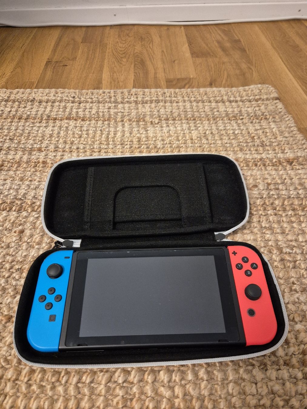 Nintendo Console: Nintendo Switch Konsole - Großartiger Zustand – Nuovo (secondo la descrizione) da Bottmingen venduto da tsgoliveira 1
