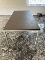 Tisch mit Metallgestell braun ausziehbar gebraucht