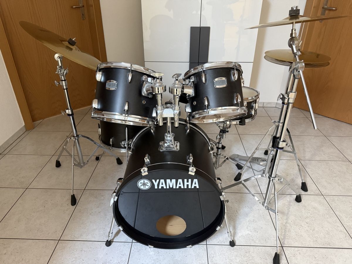 Yamaha Strumenti musicali: Schlagzeug YAMAHA / Stage custom – Usato da Oberwil-Lieli venduto da Dari0