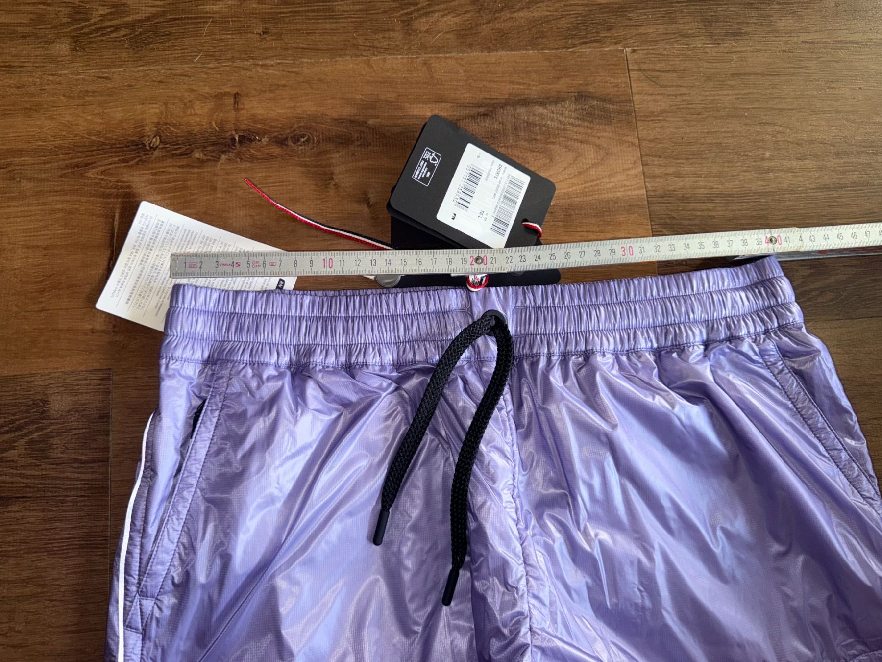 Moncler Pantaloni: New Moncler shorts - L – Nuovo e nell'imballaggio originale da St-Sulpice VD venduto da juhdu 2