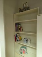 Massives Büchergestell mit 6 Ablagen, weiss 📖📘📙