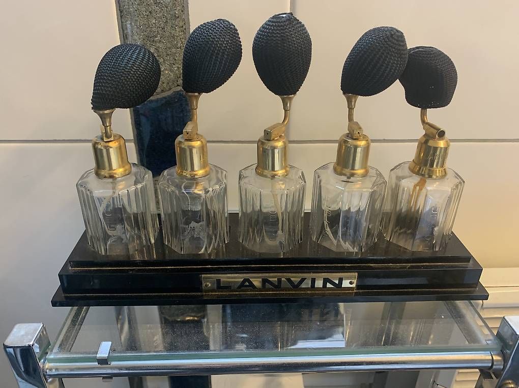 Lanvin Flaconi: Rares altes Lanvin Parfumdisplay mit 5 Originalen Flakons – Usato da Rothrist venduto da Oddymanliane 2