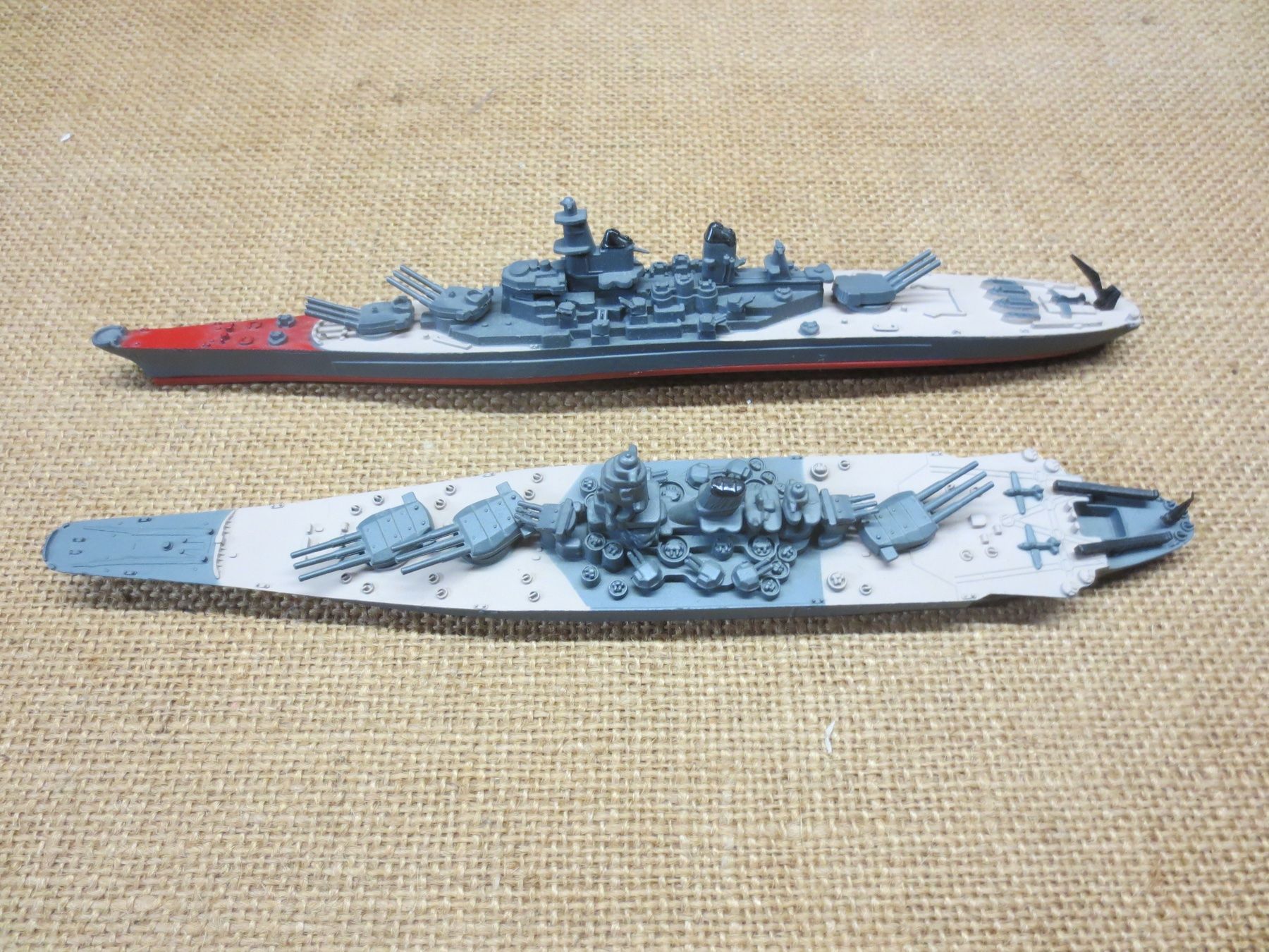 Kit di modellismo & Modellini statici: Tri-ang Minic  Naval Hafen Set  + 2 x Marineschiffe. – Usato da Ecublens VD venduto da ohc499cc 3