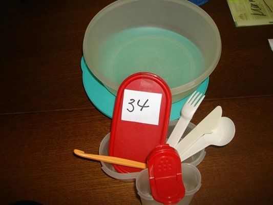 Tupperware Behälter & Ähnliches: Tupperware – Gebraucht aus Pfäffikon SZ von Einstweilige