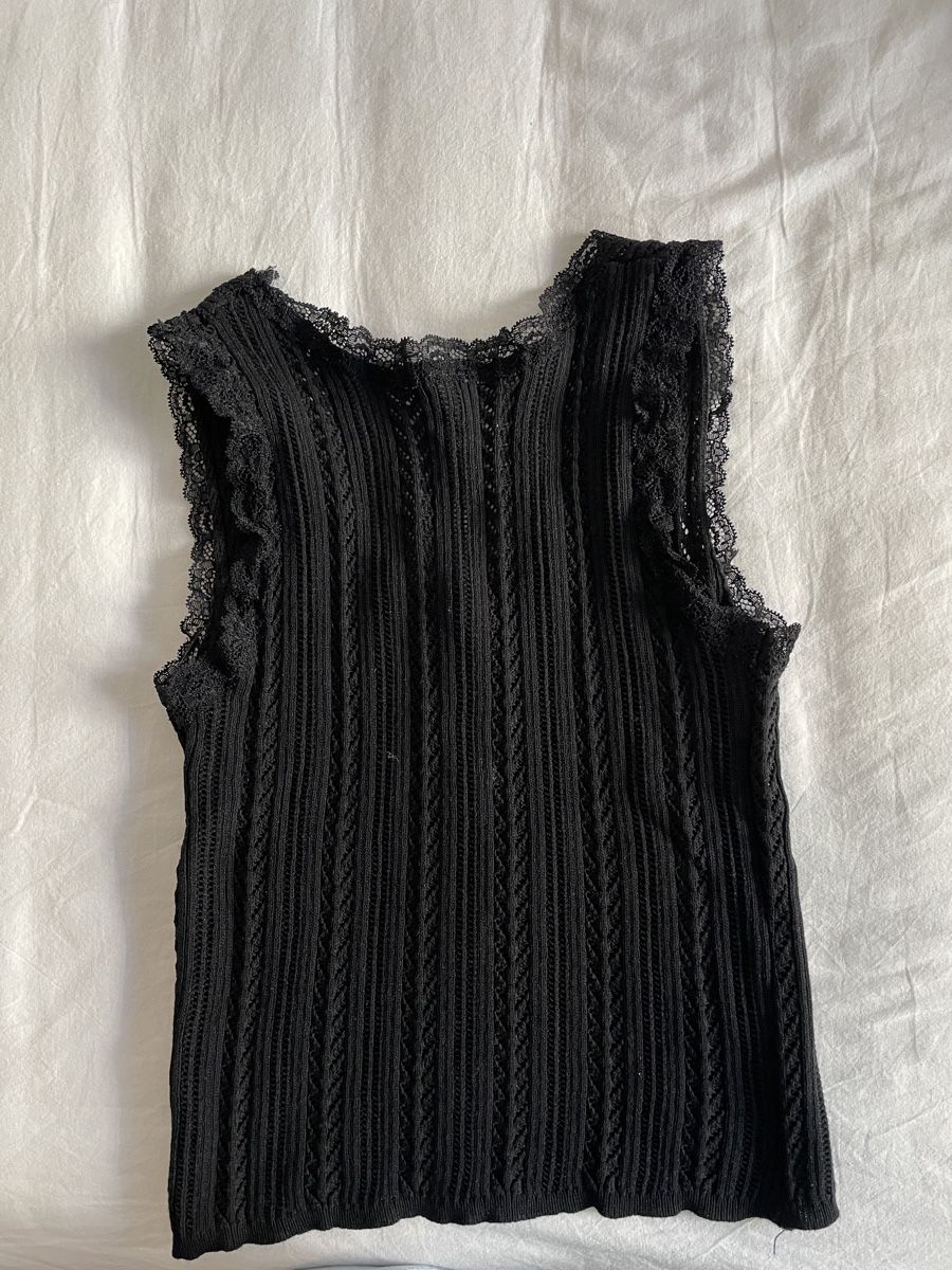 Top: schwarzes Tanktop mit Häkelmuster – Usato da St. Gallen venduto da msc_23 1