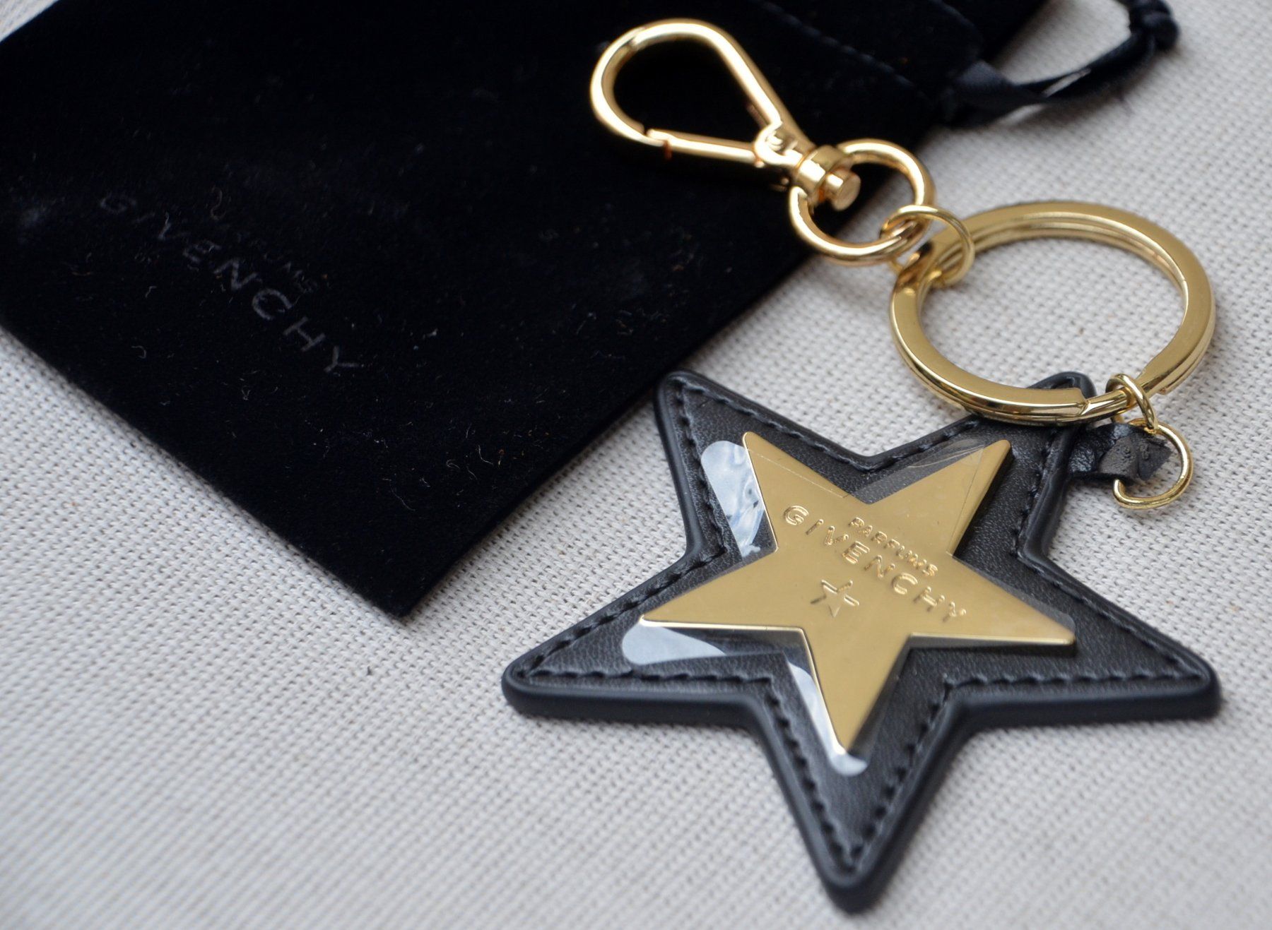 Givenchy Portachiavi: Givenchy Schlüsselanhänger / porte-clés – Nuovo (secondo la descrizione) da Collonges venduto da Allegree 3