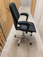 Bürostuhl mit Armlehnen – höhenverstellbar – guter Zustand