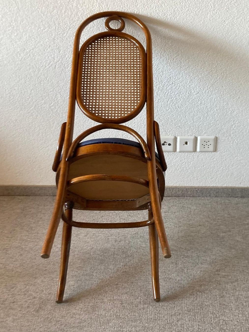 Sedie: Flechtstuhl, Sitzfläche mit Kunstlederpolster – Usato da Schwarzenbach SG venduto da ernesto3.6 2