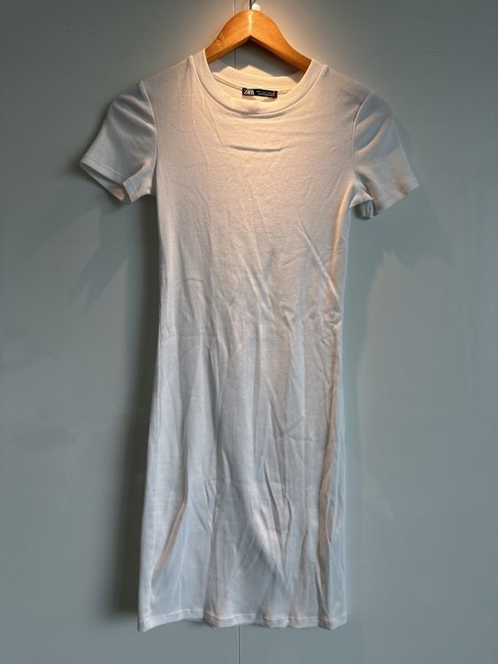 Enges Weisses Kleid