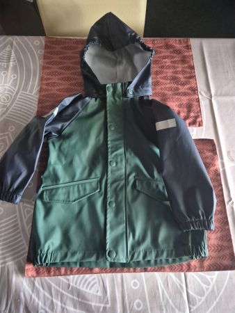 Tolle Regenjacke von der Marke H&M.Grösse 98/104.Top Zustand