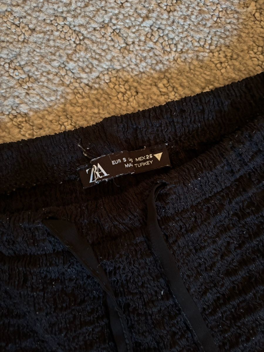 Zara Hosen: pantalon large, fluide, noir – Gebraucht aus Haute-Nendaz von marionfournier 3