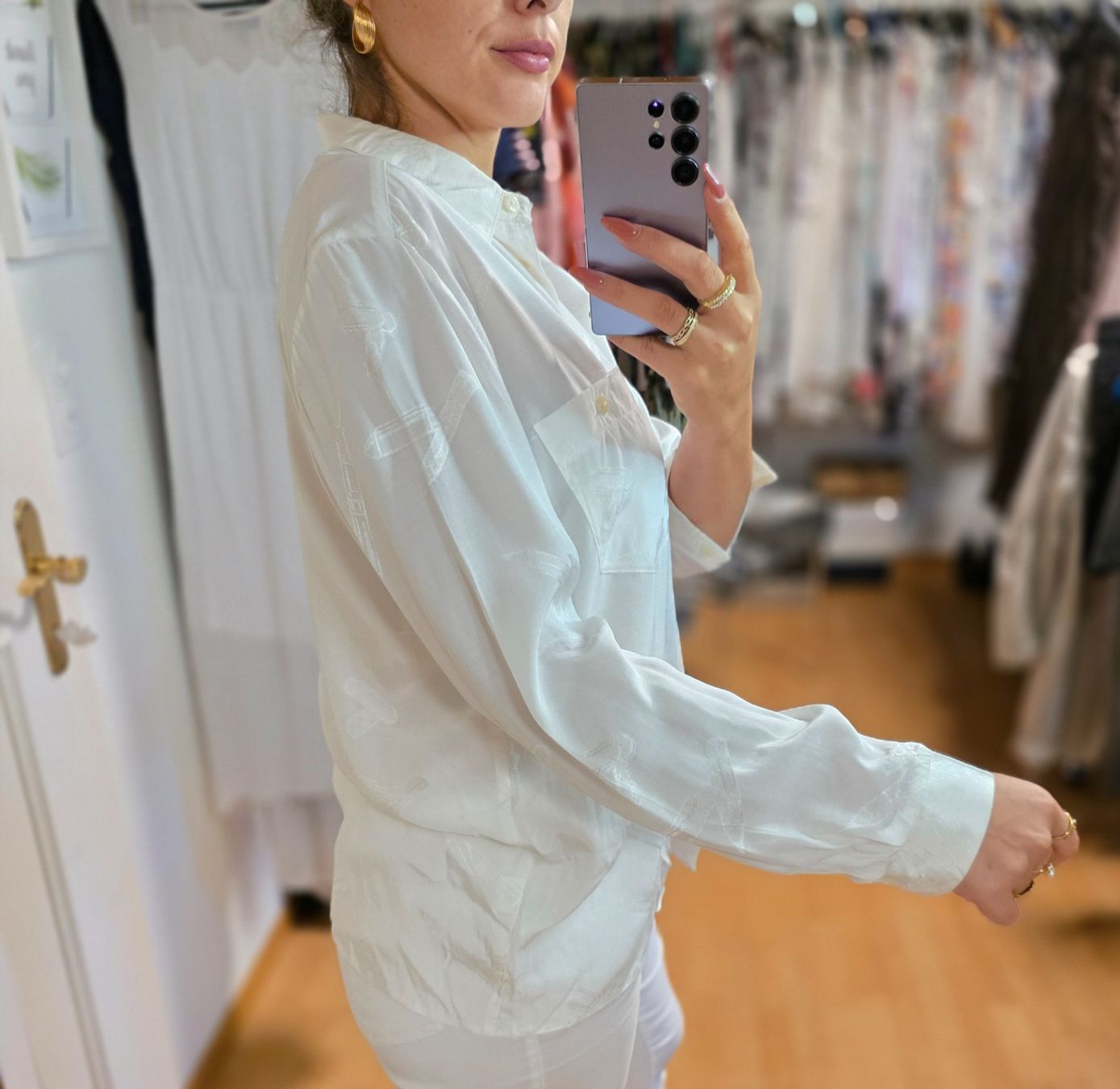 Blusen: Weiße Viskose-Bluse 38/M, Oversize, Motiv Stifte – Gebraucht aus Wald ZH von CapLux 1