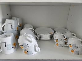 Kaffeetassen und Teetassen